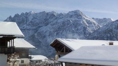 traumhafter Blick in die verschneiten Dolomiten