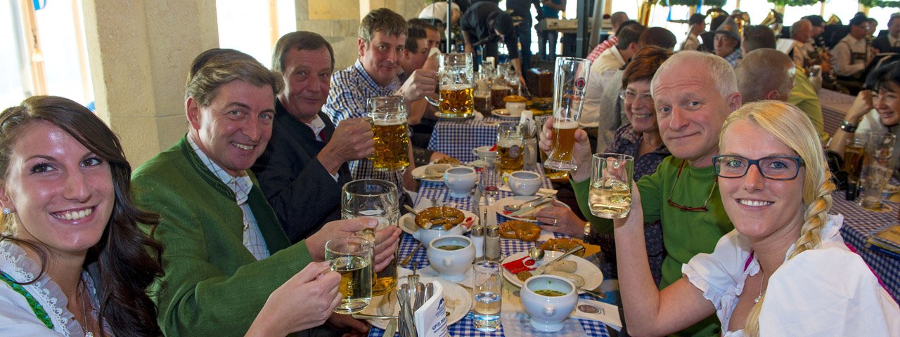 Cheers! This celebration is the perfect opportunity for beer and mountain lovers, © Albin Niederstrasser