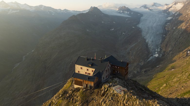 Located on the edge of the Gurgler Ferner glacier, the Ramolhaus is one of only few huts in Austria above the 3,000-metre mark.