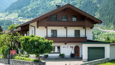 Landhaus Tyrol aussen 4