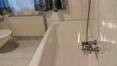 Bad mit Badewanne/WC