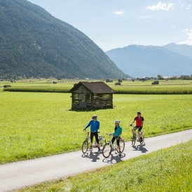 Cycling with an e-bike in Nassereith, © Tirol Werbung / Frank Bauer