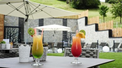 Terrasse mit Cocktails