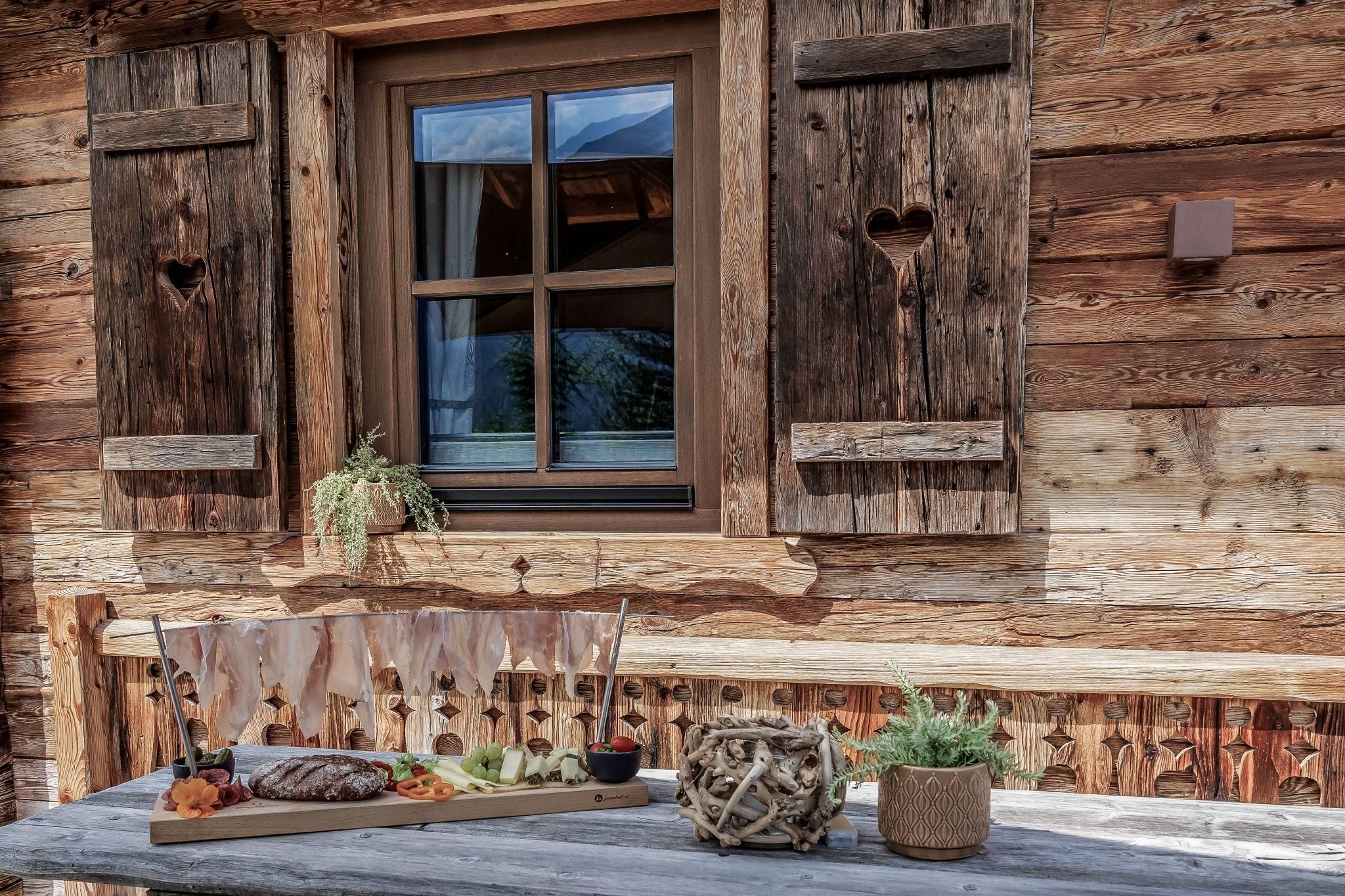 A cozy chalet with a rustic window sill.
On the table are various decorative elements and plants.
