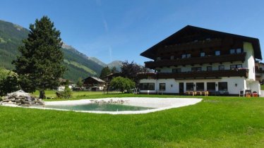 Hotel mit See und Garten