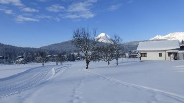 Loipe vor dem Haus