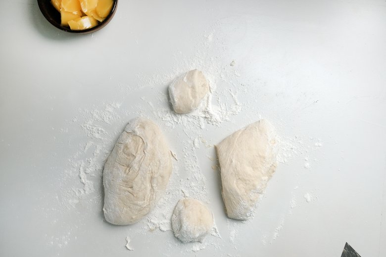 Place the dough on a work surface with plenty of flour, then cut it into pieces.