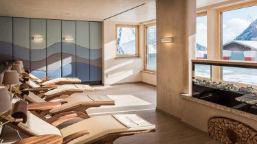 Ruheraum mit Panoramafenstern, © Hotel Alpenrose