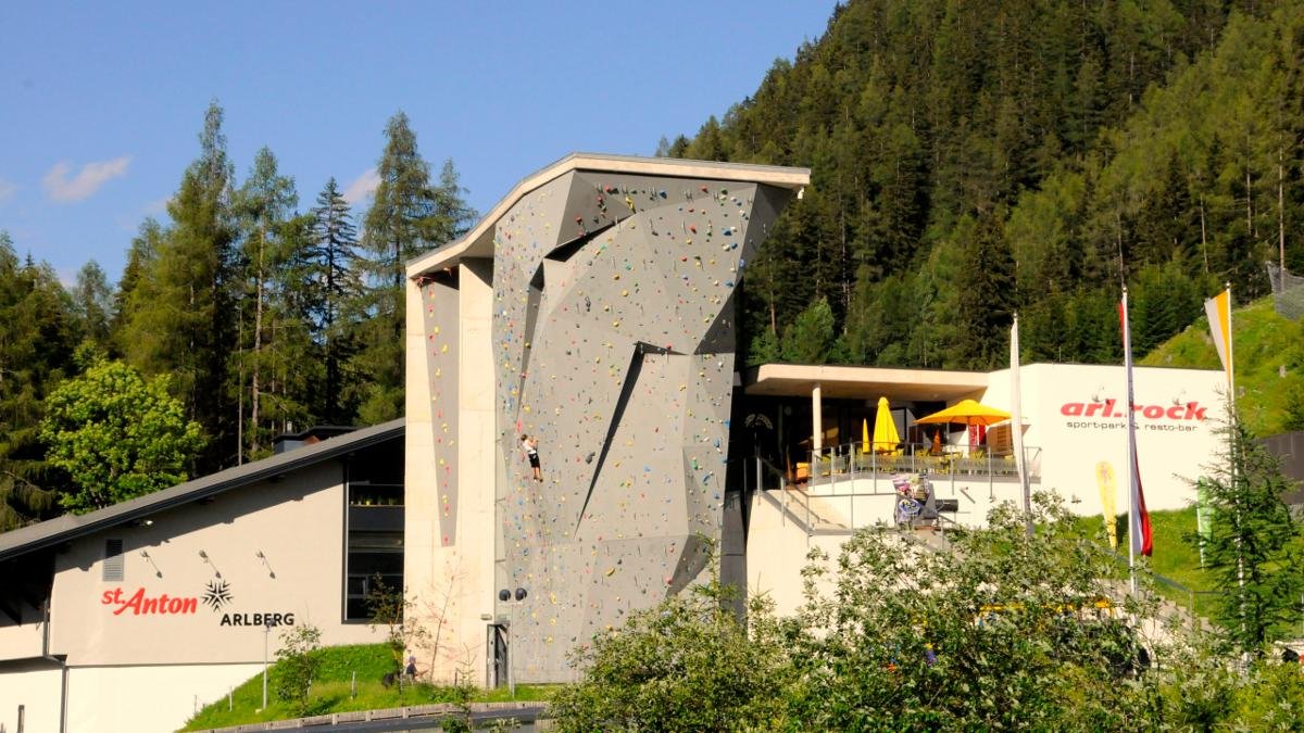 Bouldering, rock climbing and even ice climbing enthusiasts are spoilt for choice at the arl.rock outdoor climbing centre in St. Anton, which offers over 100 different routes., © St. Anton am Arlberg