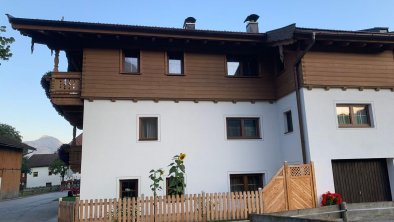 Hausseite Tischlerhof Ebbs Sommer 2021