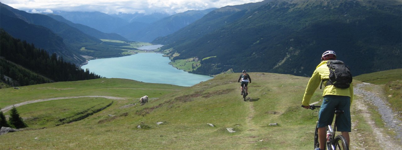 Mountainbike Safari Stage 1: Lake Reschensee, © Tirol Werbung/Esther Wilhelm