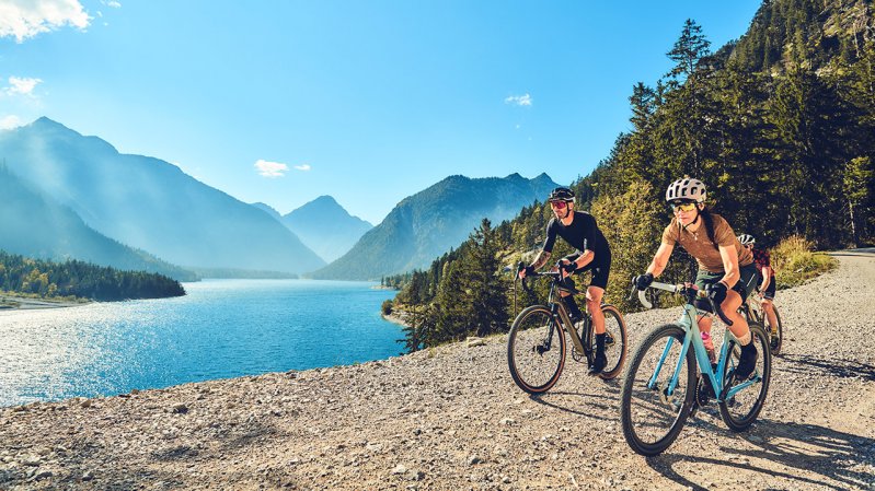 The long route of the Tirol Lech Tour travels along Plansee and Heiterwanger See Lakes  , © Dominik Somweber