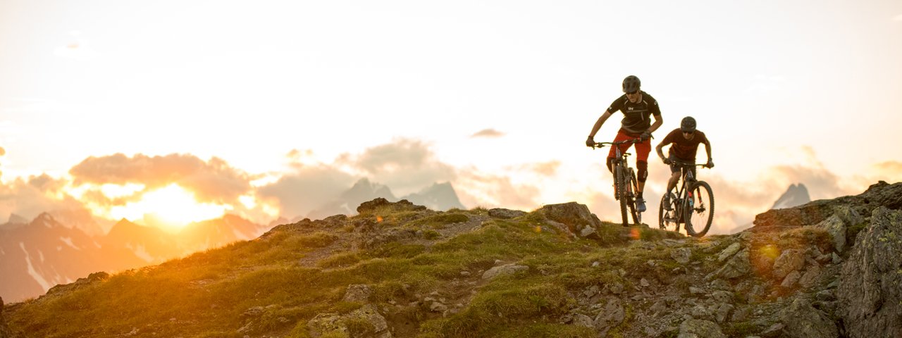 Riding on the Flimjoch ridge, © TVB Paznaun-Ischgl