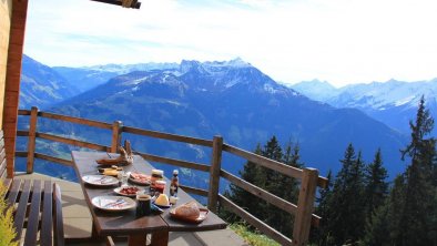 gemütliches Frühstück mit Panoramablick