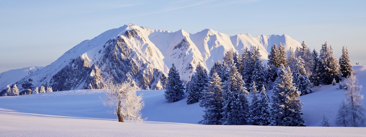 Snowshoe walk to the Simmeringalm hut, © Innsbruck Tourismus / Christian Vorhofer