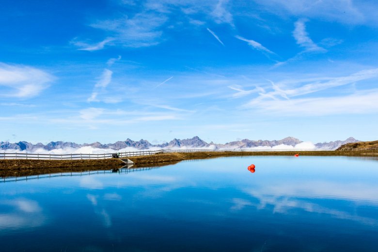 The lake between the Sechszeiger and Hochzeiger mountains.
, © fotokunst.biz