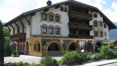 Hotel Tyrolis Aussenansicht Sommer