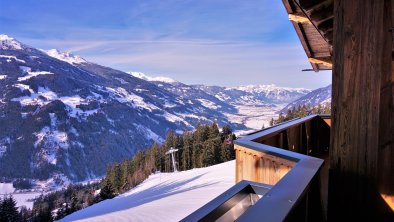 Atemberaubender Ausblick vom Balkon im Winter