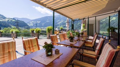 Gallahaus_Rohr_12_Zell_06_2022_Terrasse_1 - Kopie