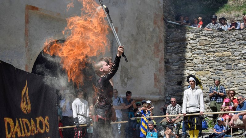 Fire show at the Medieval Festival at historic Altfinstermünz Fortress, © TVB Tiroler Oberland