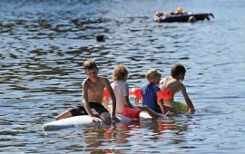 Schwimmen am Natterer See (c) Innsbruck Tourismus / Woergoetter
