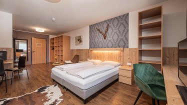 Hotelzimmer mit gemütliche Doppelbetten