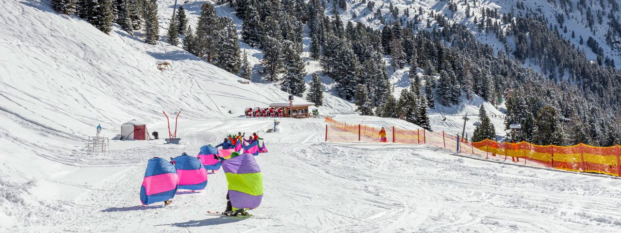 Children's ski lesson at the Hochzeiger ski resort in Jerzens, © Tirol Werbung/Robert Pupeter