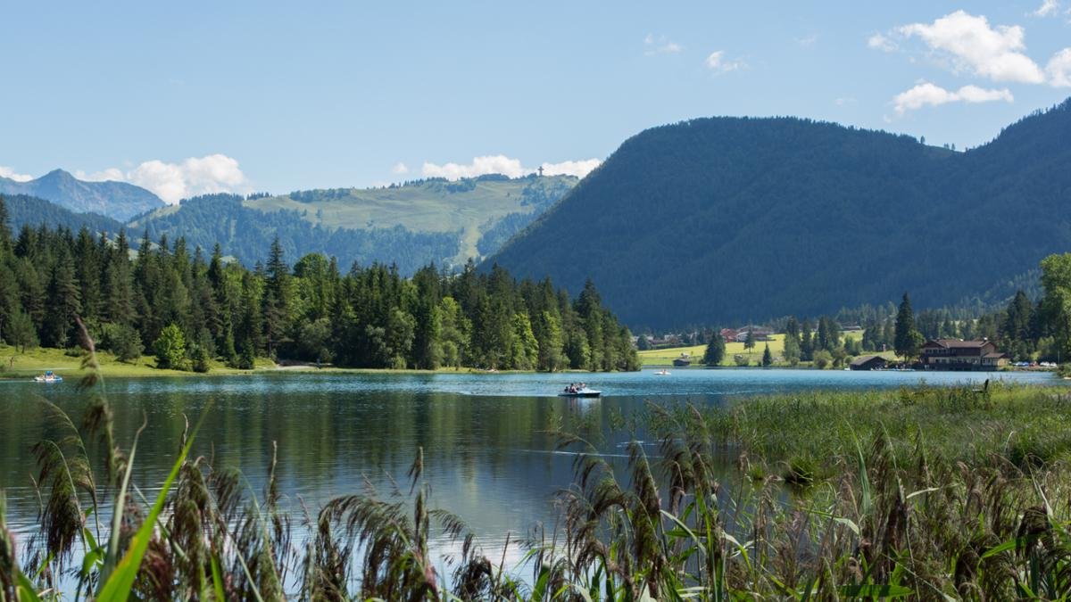Lake Pillersee is not only the region’s name-giver but very much the heart of the valley. Its turquoise waters are home to many species of fish, making it popular with anglers. On hot summer days it is a popular place to cool off., © TVB PillerseeTal / Petra Astner