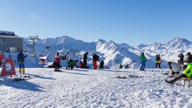 Skiing in Ischgl, © Tirol Werbung/W9 STUDIOS