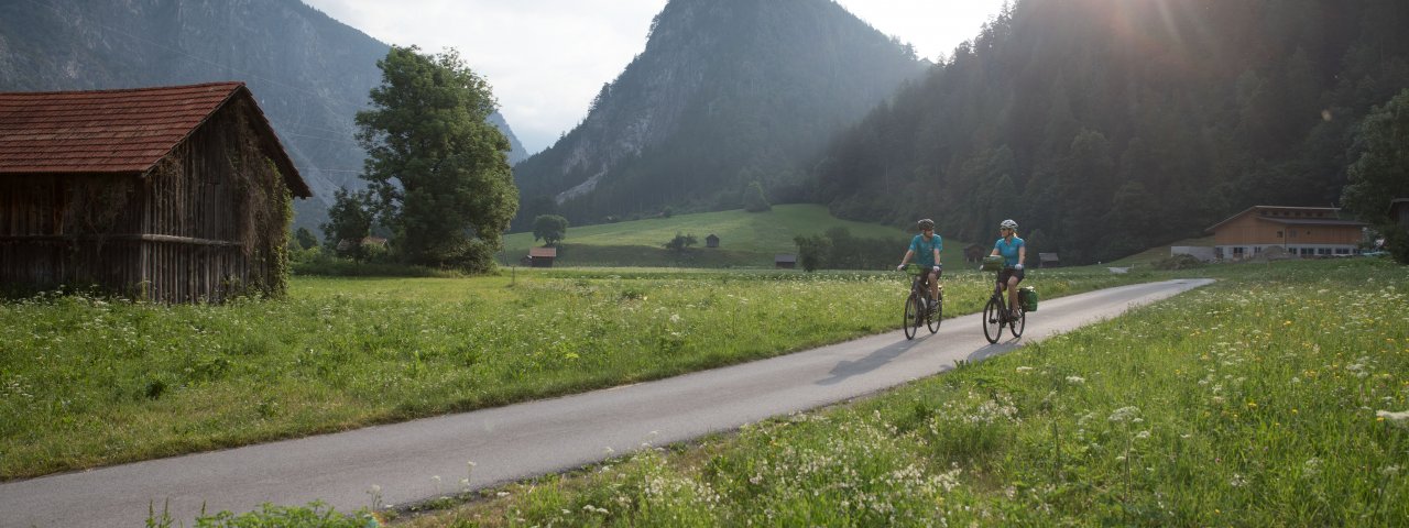 Kronberg Castle on the Inn Cycle Path, © Tirol Werbung / Oliver Soulas