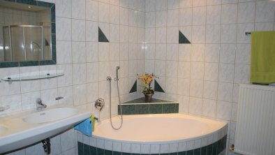 FW.mit 3 Schlafzimmer, © Badewanne