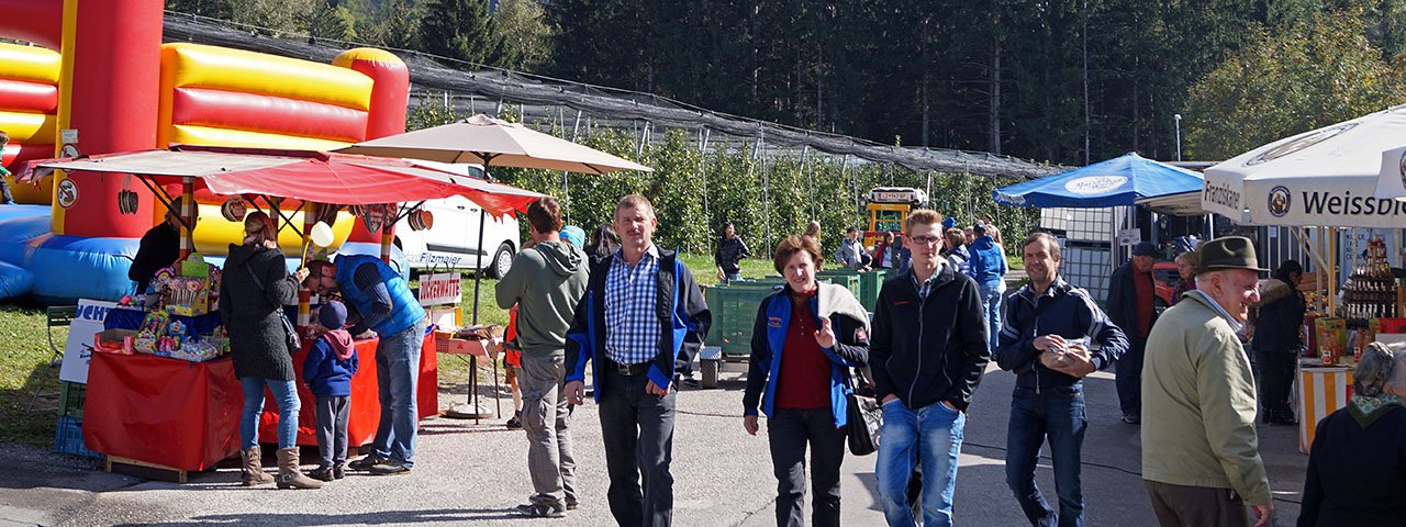 Kids area with bouncy castles, fruit brandy for the parents: The East Tirol Apple Fest on Kuenzhof Farm has been a family favorite for years now