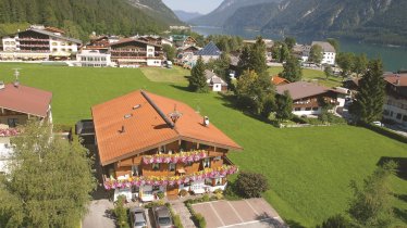 Lage und Hausansicht Sommer - Landhaus Karwendel